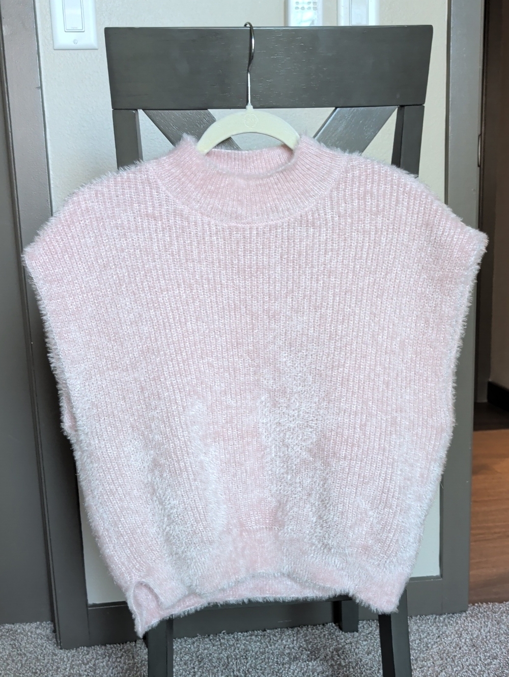Fuzzy Mock Neck Sleeveless Sweater Vest in Pale Pink Size M